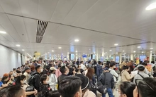 Tân Sơn Nhất đón lượng khách đông chưa từng có vào mùng 6 Tết