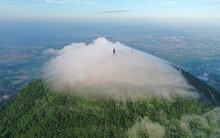 Ngọn núi tâm linh cao nhất miền Nam đón gần nửa triệu khách trong vài ngày qua