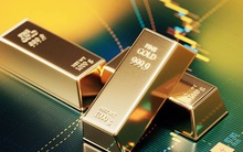 Vàng bật tăng mạnh cuối tuần, chuyên gia dự báo còn dư địa đi lên tuần tới