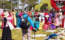 Mùng 6 Tết, Đà Lạt vẫn rộn ràng khách du xuân