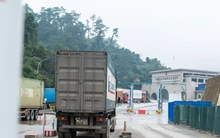 Hơn 1.400 xe chở hàng sang Trung Quốc qua cửa khẩu Lạng Sơn dịp Tết