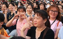 Choáng với "lộc" khai xuân: Nơi lì xì tiền trăm, nơi thưởng tới 16 tháng lương!