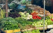 Hàng hóa 'rình rập' tăng giá sau Tết