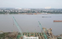 Hà Nội: Nhiều dự án giao thông công nhân 'cắm cờ, dựng trại' quyết tâm vượt tiến độ