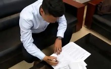 Bị sa thải sau 15 năm cống hiến, ngày nghỉ việc, tôi được sếp tặng 1 hộp quà: Về đến nhà mở ra mà sững sờ với thứ bên trong