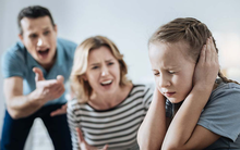 Vì sao cha mẹ hay than phiền không thể nuôi con hạnh phúc?