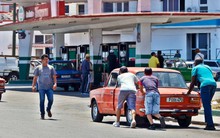 Quan chức Mỹ: Washington sắp có động thái bất ngờ về việc bán dầu cho Cuba