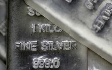 Động thái lạ của quỹ bạc lớn nhất thế giới khi giá tiến sát 90 USD/oz