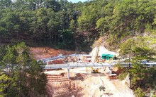 Cận cảnh cầu cạn qua điểm sạt lở khổng lồ trên đèo Mimosa tại Đà Lạt