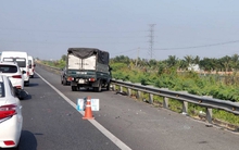 Các trường hợp nào được đỗ xe trên cao tốc, đặt cảnh báo sao cho đúng? Cục CSGT giải đáp