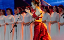 Năm 2025 bùng nổ của nữ giảng viên thanh nhạc đắt show nhất Việt Nam