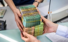 Người dân được bồi thường đất muốn nhận tiền mặt, không qua tài khoản ngân hàng có được không? Bộ Tài chính giải đáp