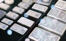 Giá bạc thỏi bật tăng sáng ngày 9/2