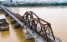 Thông tàu qua cầu Long Biên sau hơn 1 tuần gián đoạn