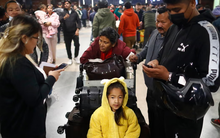 Hàng trăm ngàn hành khách mắc kẹt, hơn 1.000 chuyến bay bị hủy ở Trung Đông