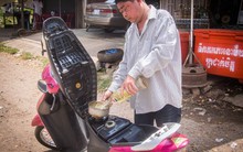 Phụ thuộc hoàn toàn vào nhập khẩu, giá xăng dầu ở nước láng giềng Việt Nam biến động phi mã