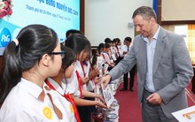 Không chỉ phục vụ hàng triệu gia đình Việt, P&G còn âm thầm duy trì 1 chương trình hỗ trợ hơn 4.000 học sinh trong gần 3 thập kỷ