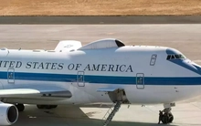 'Đột nhập' máy bay Ngày tận thế của Mỹ