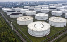 Tin vui: Tổ chức nắm giữ 1,8 tỷ thùng dầu đồng ý xả kho, giải phóng kỷ lục 400 triệu thùng dầu để hạ nhiệt thị trường