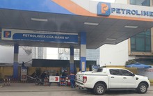 Giá xăng giảm sâu: Tài xế phấn khởi, trạm xăng vắng khách