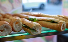 Bán bánh mì 5.000 - 25.000 đồng, lãi chỉ 10 -15% nhưng mỗi lần xuất hóa đơn điện tử mất 500 đồng, hộ kinh doanh gặp khó: Cục Thuế nói gì?