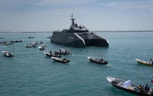 Không chỉ tàu thuyền, một thứ quan trọng khác đang âm thầm “trốn thoát” khỏi eo biển Hormuz