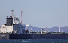 Iran đóng cửa eo biển Hormuz, một quốc gia liền đề nghị Mỹ 'cho phép' mua dầu Nga