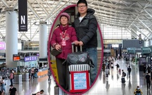 Mẹ vợ mù chữ lần đầu đi máy bay, chàng rể chu đáo dán 'lá thư cầu cứu' lên vali