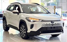 Hết cảnh khan hàng, Toyota Corolla Cross lấy lại ngôi vương xe Hybrid: Suzuki XL7 ‘hụt hơi’ sau 1 tháng thăng hoa