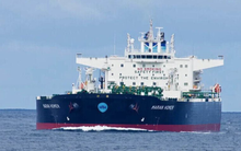 Kiểm tra bất ngờ, phát hiện một tàu chở dầu dài 228m đang âm thầm di chuyển đến Nga, treo cờ giả Comoros để né tránh trừng phạt