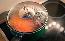 Thứ ''khói trắng'' trong bếp có thể là sát thủ thầm lặng của phổi, bác sĩ cảnh báo hạt nhỏ hơn cả PM2.5