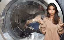 Sống hơn 30 năm tôi mới biết 6 cách dùng máy giặt cửa trước đúng chuẩn: Quần áo sạch hơn, không còn mùi và tiết kiệm điện nước rõ rệt