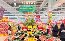 Dưa hấu, xoài vào mùa, giá rẻ bất ngờ