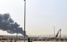 Khoảnh khắc bồn nhiên liệu tại sân bay Dubai nổ tung vì drone, chuyến bay bị huỷ hàng loạt