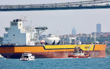 130 triệu thùng dầu mỏ của Nga lênh đênh trên biển, cả châu Á gấp rút tìm cách thâu tóm