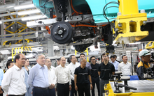 Thăm nhà máy VinFast tại quê hương tỷ phú Phạm Nhật Vượng, Phó Thủ tướng đánh giá cao Vingroup ở một việc