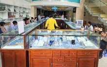 Sau cú rơi 8 triệu đồng/lượng, tiệm vàng xuất hiện cảnh hiếm gặp