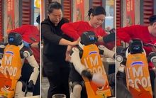 Robot tại nhà hàng lẩu Haidilao bất ngờ đập phá bát đĩa, phải chăng là stress quá?
