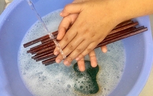 Đũa rửa không sạch bẩn gấp 8 lần bồn cầu! Chuyên gia nhắc: Phải làm 5 việc, đừng cọ cả nắm vào nhau!