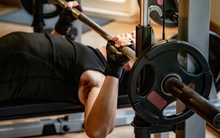 Người đàn ông suýt chết trong khi tập thể dục, bác sĩ cảnh báo: Phải làm điều này trước khi tập