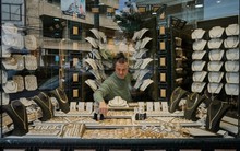 Nửa dân số nghèo đi vì tiền tiết kiệm ngân hàng ‘bốc hơi’, quốc gia có lượng vàng dự trữ nhiều thứ 2 Trung Đông tính bán một phần để vực dậy kinh tế