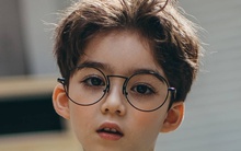 Bé trai nổi tiếng toàn cầu vì đôi mắt đẹp như tranh vẽ giờ ra sao?