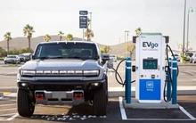 Mỹ xem xét áp thêm thuế với xe điện