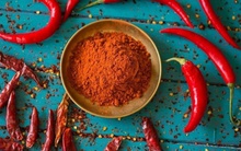 Mẹo phân biệt ớt bột thật với ớt bột trộn phẩm màu
