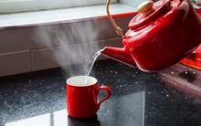 Vì sao người Trung Quốc thích uống nước nóng ngay cả trong mùa hè?