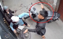 Bức xúc clip nam thanh niên chặn đánh 2 phụ nữ trong ngõ ở Hà Nội: Công an thông tin bất ngờ