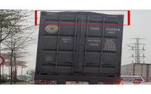 Phát hiện xe container màu đen lạ, cảnh sát Việt Nam lập tức theo dõi giám sát