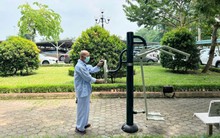 Từng 'nín thở' khi đi viện công, nay ngỡ ngàng vì hành lang xanh, phòng chờ sạch