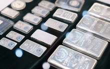 Ngược chiều giá dầu, giá bạc bật tăng mạnh