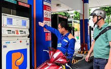 Giá xăng giảm hơn 3.800 đồng/lít